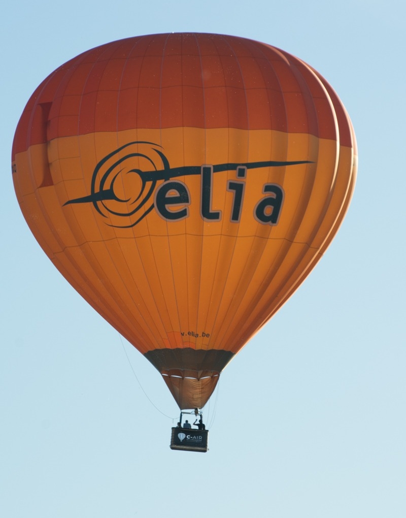 Elia tijdens een ballonvaart